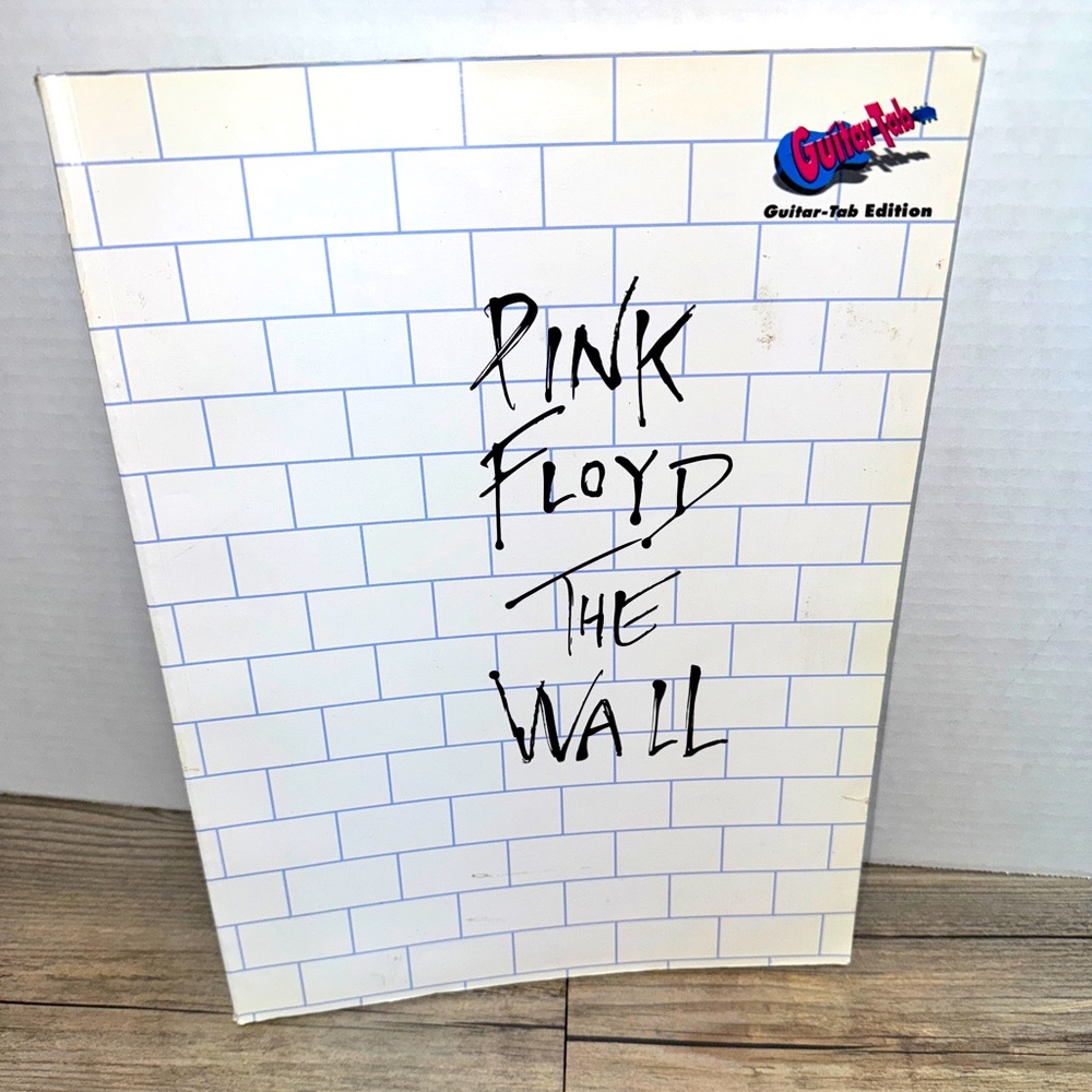 Pink Floyd The Wall Guitar Tab Edition 2001 - By Carisch Printed in Italy 135 pg